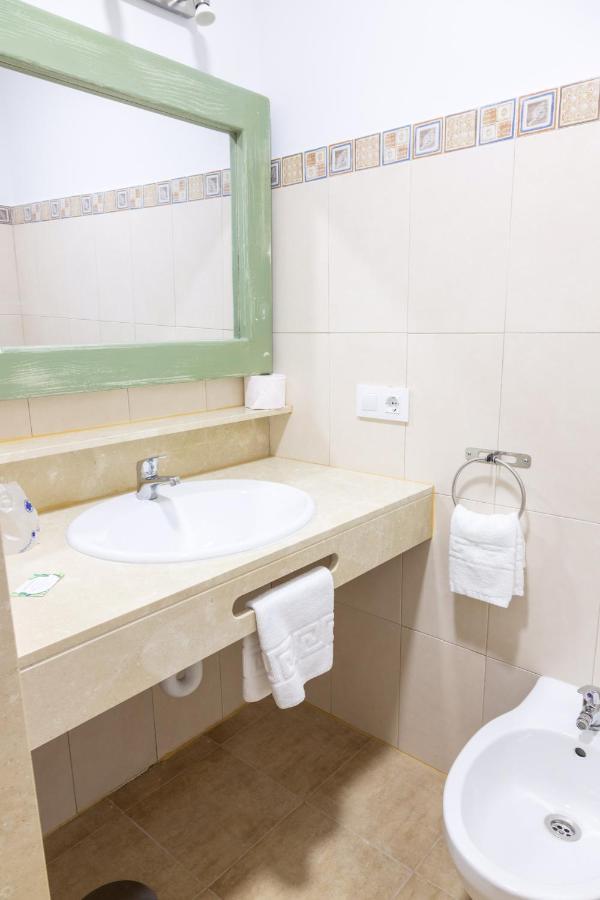 Hotel Marhava Conil De La Frontera Esterno foto